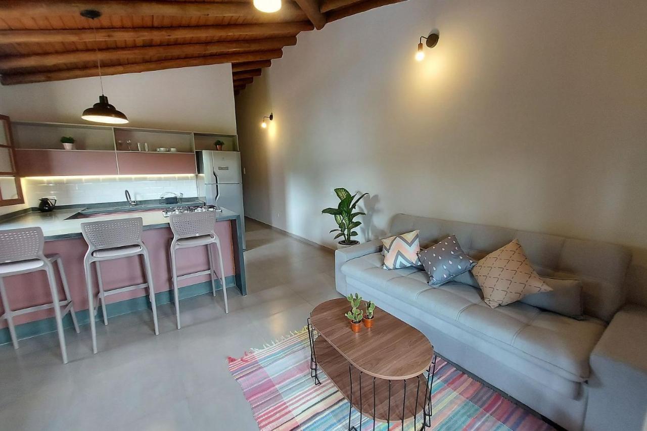 Sapeca - Novo Flat c/ piscina, 50mts da praia, churrasqueira privativa, ar con, wi-fi, netflix. 4pessoas, garagem Araquari Exterior foto